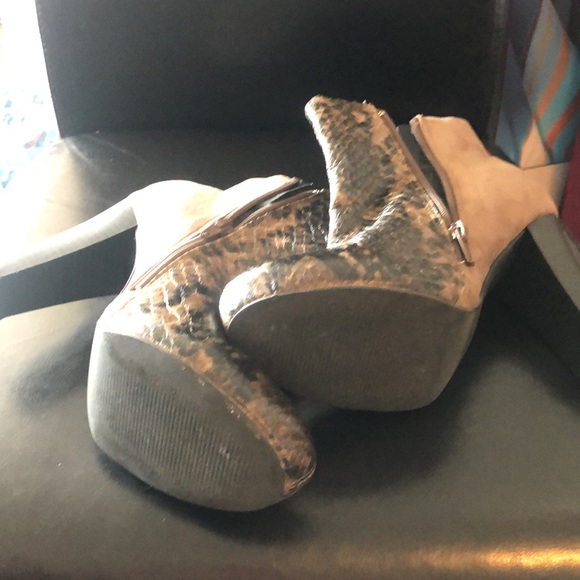 Nygard boots . Shake print. Taupe. Size 7 - Picture 6 of 10